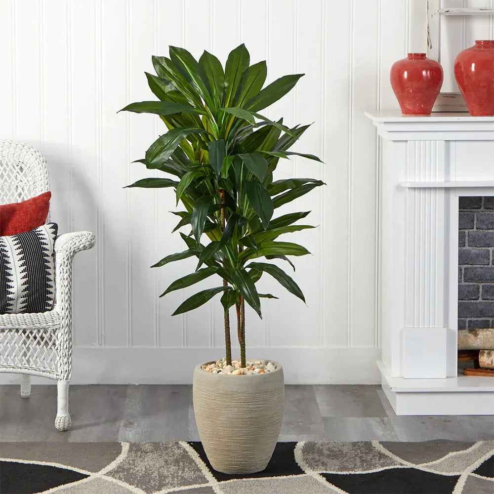Dracena in argilla Verdana da 4 piedi con fioriera color sabbia